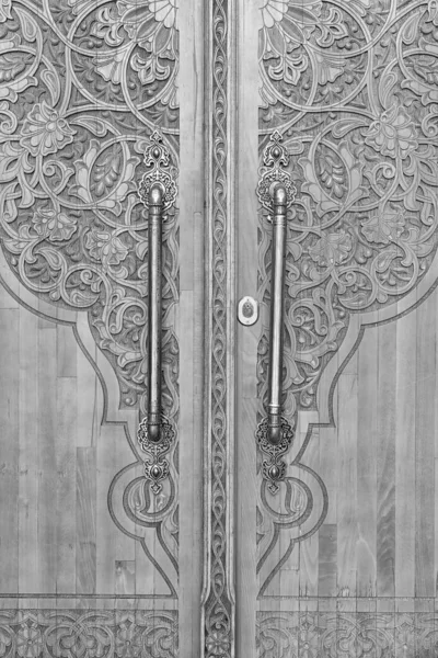 Чорно Білі Різьблені Антикварні Дерев Яні Двері Візерунками Мозаїкою — стокове фото