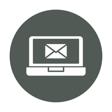 Beyaz arkaplanda dizüstü bilgisayar vektör illüstrasyonunda e- posta