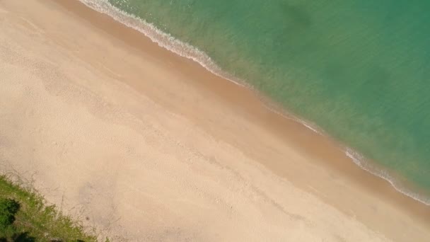 Crashing Vlny Pláži Top View Letecký Pohled Vlny Moře Úžasný — Stock video