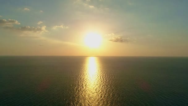 Niesamowita Powierzchnia Morza Piękna Fala Niesamowite Światło Zmierzch Niebo Zachód — Wideo stockowe