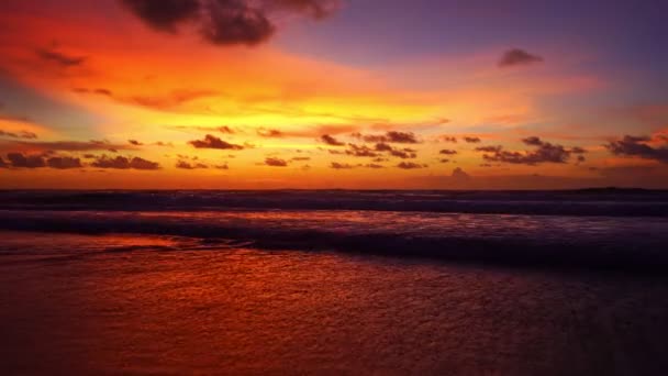 Piękny Widok Zachód Słońca Lub Wschód Słońca Nad Ciemnym Morzem — Wideo stockowe