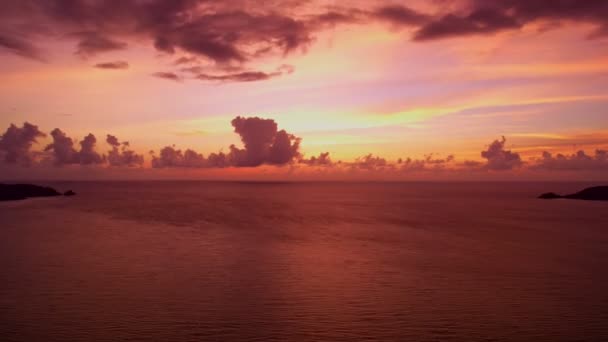 Görkemli Günbatımının Güneşin Doğuşunun Hava Görüntüsü Doğanın Inanılmaz Işığı Bulutlu — Stok video
