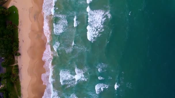 Schitterende Golven Het Strand Uitzicht Top Luchtfoto Golven Zee Geweldige — Stockvideo