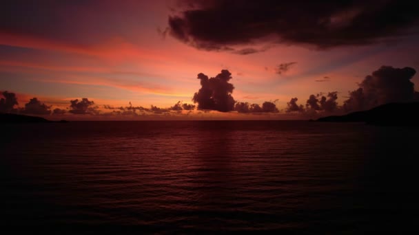 Úžasný Tmavý Povrch Moře Krásná Vlna Úžasné Světlo Soumrak Nebe — Stock video