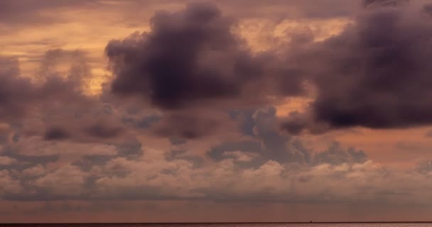 Increíbles Nubes Oscuras Fondo Del Cielo Atardecer — Vídeo de stock