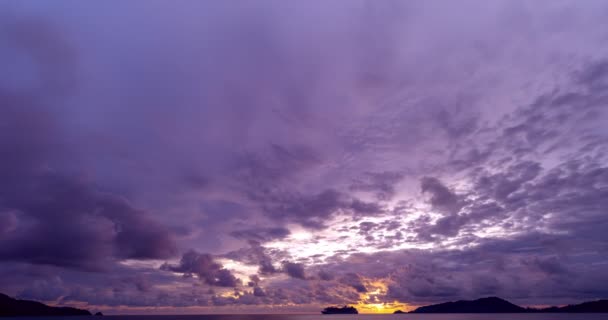 Görkemli Gündoğumu Günbatımı Gökyüzü Manzarası Doğanın Inanılmaz Işığı Bulutlu Gökyüzü — Stok video