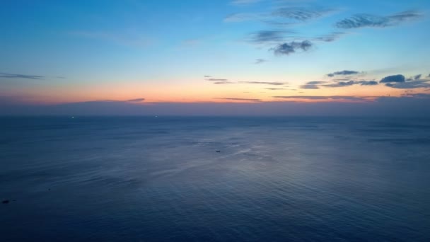 Барвистий Захід Сонця Або Схід Над Поверхнею Моря Повітряний Вигляд — стокове відео