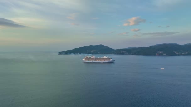 Výletní Loď Moři Letecký Pohled Krásné Velké Bílé Lodi Při — Stock video