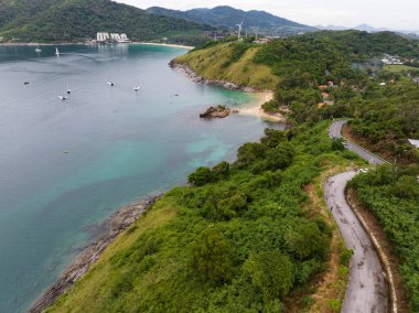 Güzel Phuket Adası Tayland 'daki Tropikal deniz manzarası inanılmaz bir manzara. Seyahat ve iş gezisi web sitesi konsepti