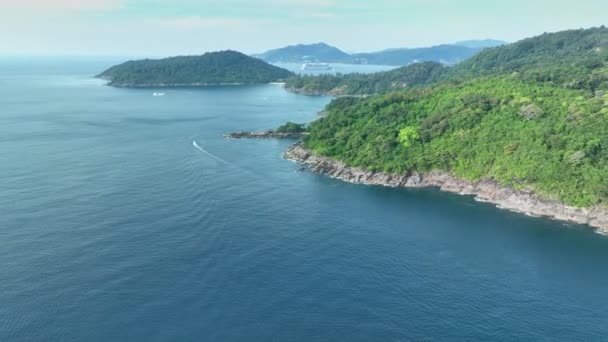 素晴らしい海岸の美しい海 美しいプーケット島の熱帯海の空中ビュータイ — ストック動画