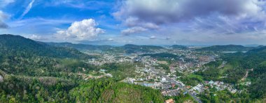 İHA kamerasından Kathu bölgesi Phuket Tayland 'ın Panorama manzarası