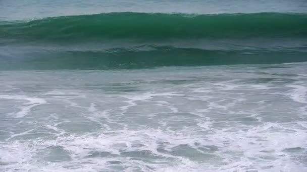 Amazing Waves Crashing Sandy Shore Sea Beach Ocean Wave Foams — Stock video