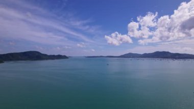 Muhteşem deniz kıyısı güzel deniz, güzel Phuket Adası Tayland 'daki Tropikal okyanus manzarası