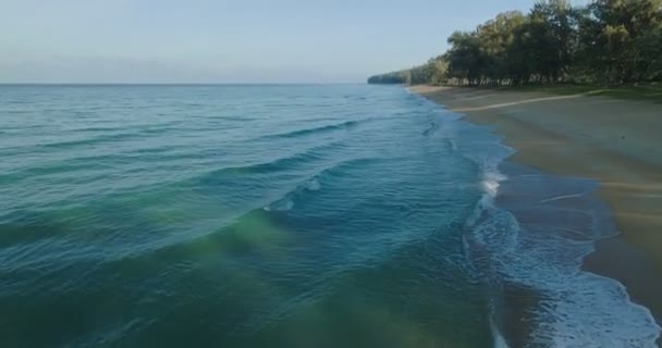 Sea Waves Crashing Sandy Shore Water Surface Amazing Waves Sea — Stockvideo