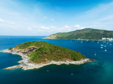 Phuket Tayland güzel küçük ada ile Tropikal deniz Drone havadan görünümü çekim