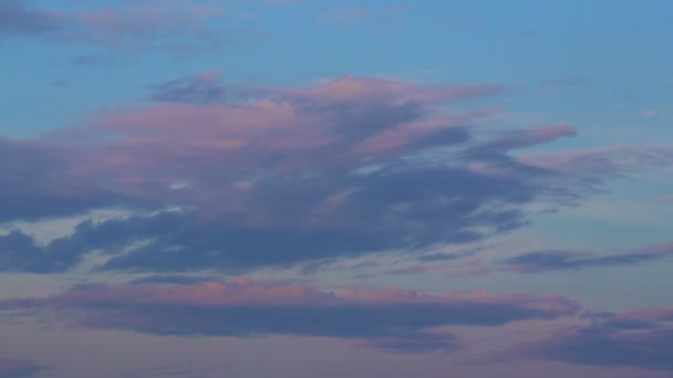 Colorido Atardecer Amanecer Sobre Superficie Del Mar Nubes Sobre Mar — Vídeos de Stock