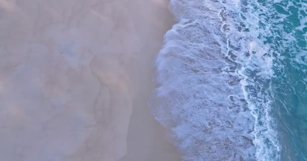 Sea Waves Crashing Sandy Shore Water Surface Amazing Waves Sea — Αρχείο Βίντεο