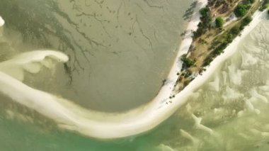 Koh Yao Yai Phang-nga eyaletindeki Laem Had Plajı 'nın havadan görünüşü, andaman denizi Phang-nga Tayland' da inanılmaz bir ada.