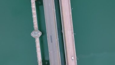 Sarasin Köprüsü karayolu taşımacılığı kavramının hava görüntüsü. Köprü, Phang Nga ve Phuket adası Tayland arasında bir köprü. Köprü, iş ve ulaşım alanında en önemli olanıdır.