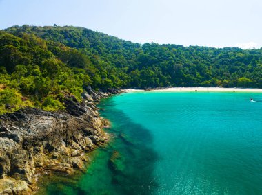 Özgürlük Sahili Phuket Tayland 'daki güzel Phuket Adası' ndaki Tropikal sahil manzarası inanılmaz.