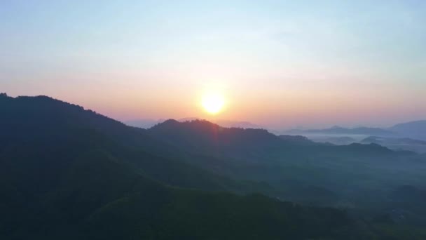Vista Aérea Céu Nascer Sol Com Montanhas Nascer Sol Manhã — Vídeo de Stock