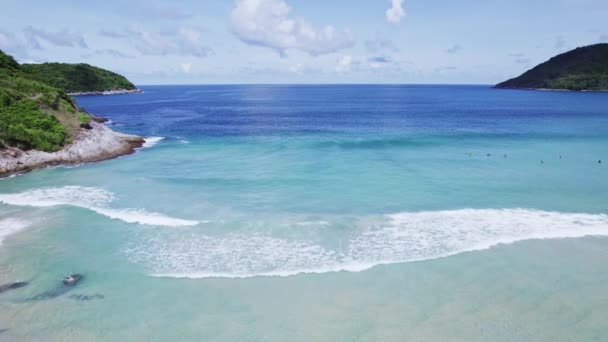夏の美しい海 素晴らしい海の背景 トップビュービーチ高角度ビュー — ストック動画