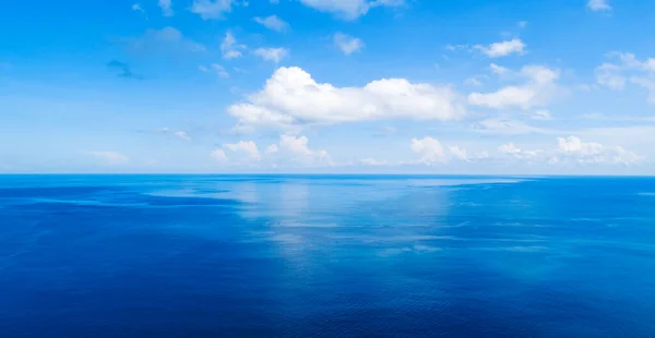 Letecký Pohled Modré Moře Povrchové Vody Textury Pozadí Sluneční Odrazy — Stock fotografie