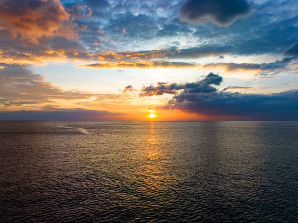 Mar Bonito Por Sol Céu Claro Nascer Sol Sobre Mar — Fotografia de Stock