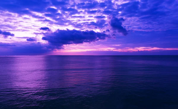 Mar Bonito Por Sol Céu Claro Nascer Sol Sobre Mar — Fotografia de Stock