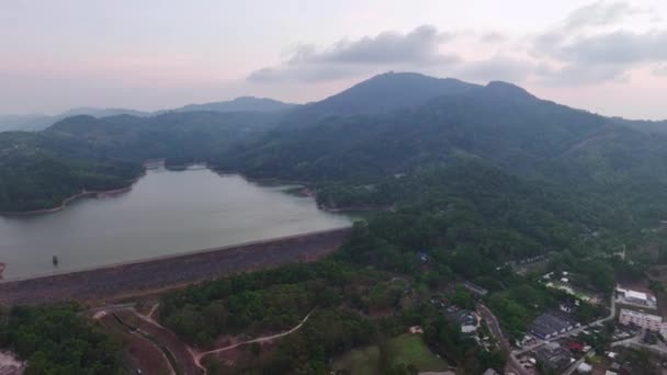 Widok Lotu Ptaka Niebo Górami Wieczornym Zachodzie Słońca Niebo Tajlandii — Wideo stockowe