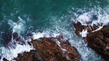 Muhteşem deniz kıyısı güzel deniz, tropikal okyanus manzarası güzel Phuket adası Tayland 'da, en iyi deniz manzarası