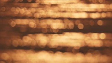 Bulanık deniz su dalgaları yüzeyi, arka planda fotokopi alanı olan güzel dalgalar, iklim değişikliği, kuraklık, küresel ısınma arka planı, gündoğumunda veya günbatımında okyanus