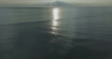 Güzel deniz yazı manzarası dalgalar deniz suyu yüzeyi yüksek kaliteli video, geniş açı mercek, deniz manzaralı deniz manzarası deniz manzarası