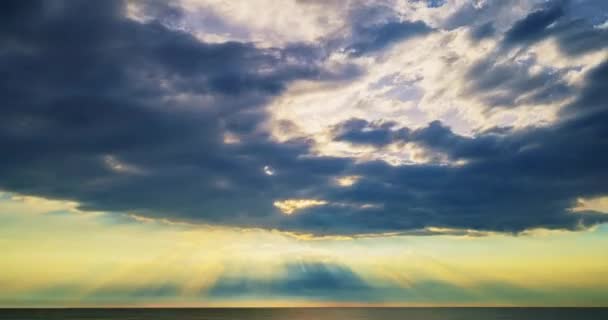 Dramatyczne Ciemne Chmury Tło Piękne Czas Upływu Majestatyczny Wschód Słońca — Wideo stockowe