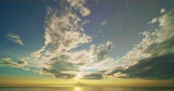 Dramatische Dunkle Wolken Hintergrund Schöne Zeitraffer Von Majestätischen Sonnenaufgang Oder — Stockvideo