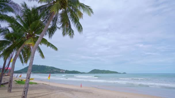 Чудовий Літній Пляж Пхукет Таїланд Море Розбиває Хвилі Піщаному Березі — стокове відео