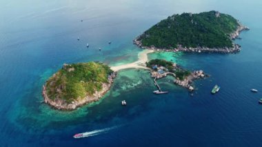 İnanılmaz küçük ada Koh Nang Yuan adasının yüksek açılı görüntüsü Suratthani Tayland 'da Koh Tao yakınlarında, yüksek kalite 4K görüntü