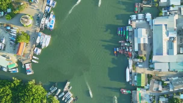 Geweldige Top Uitzicht Zeilboten Vissersboten Andere Vaartuigen Haven Van Phuket — Stockvideo