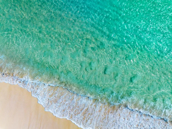 อปว นชายหาดท ชายฝ งทะเล นตาต นใจพ นบนชายฝ งทราย ชายหาดทรายท สวยงาม — ภาพถ่ายสต็อก