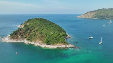 Muhteşem deniz kıyısı güzel deniz, Tropikal okyanus manzarası güzel Phuket Adası Tayland 'da, güzel deniz yaz arkaplanı