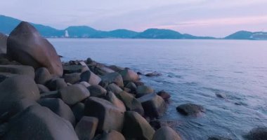 Muhteşem deniz kıyısı güzel deniz, Tropikal okyanus manzarası güzel Phuket Adası Tayland 'da, güzel deniz yaz arkaplanı