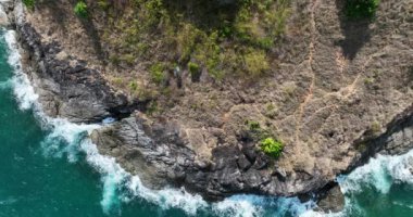 Muhteşem deniz kıyısı güzel deniz, güzel Phuket Adası Tayland 'daki tropikal okyanus manzarası, yüksek açılı deniz manzarası