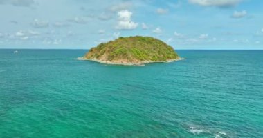 Muhteşem deniz kıyısı güzel deniz, Tropikal okyanus manzarası güzel Phuket Adası Tayland 'da, güzel deniz yaz arkaplanı
