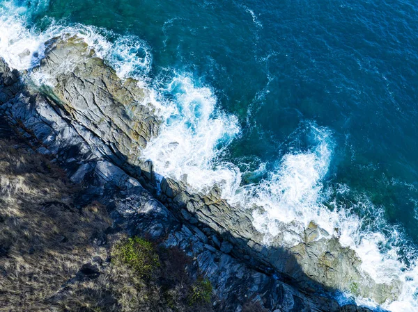 Kumlu Kıyılara Çarpan Inanılmaz Dalgalar Güzel Deniz Manzarası Doğa Seyahat — Stok fotoğraf