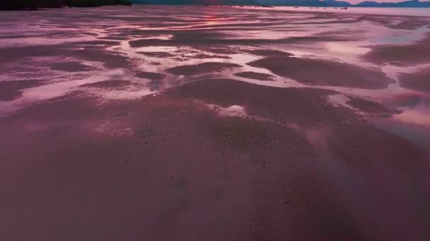 공중에서 아름다운 표면을 아름다운 해돋이 영화적 — 비디오