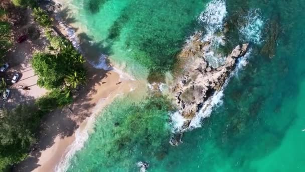 Amazing Seashore Beautiful Waves Crashing Rocks Aerial View Tropical Ocean — Stock Video
