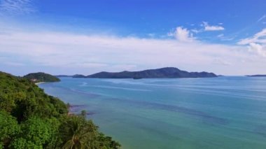 Tayland 'daki Phuket Adası' nın güzel deniz manzarası. Tatil tatil tatil beldesi kavramı.