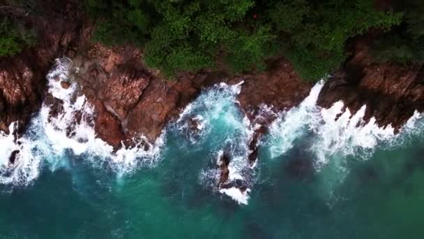 Increíble Orilla Del Mar Hermosas Olas Estrellándose Las Rocas Vista — Vídeos de Stock