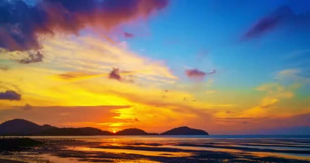 Dramatik Renkli Bulutlar Arka Planda Güzel Zaman Atlaması Muhteşem Günbatımı — Stok video