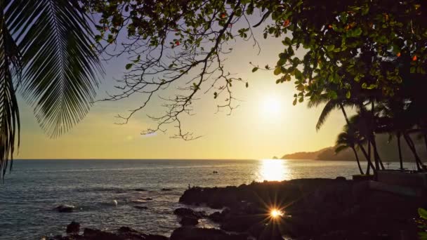 Prachtige Zonsondergang Hemel Timelapse Zee Oppervlak Prachtige Reflectie Geweldige Lichte — Stockvideo